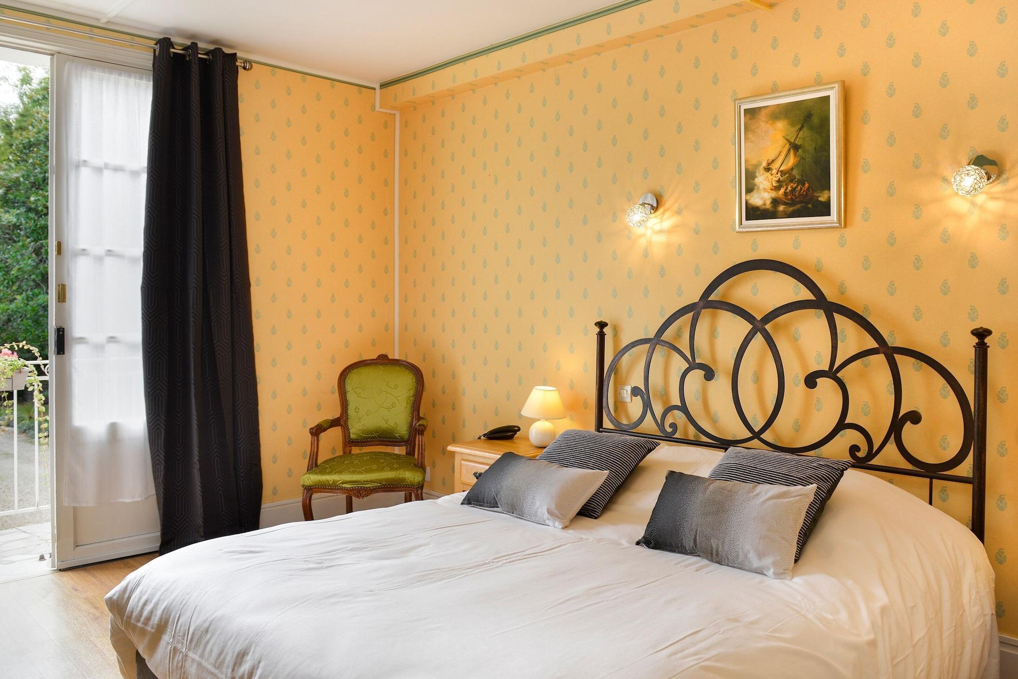 Logis Manoir De La Giraudiere Beaumont-en-Véron Zewnętrze zdjęcie
