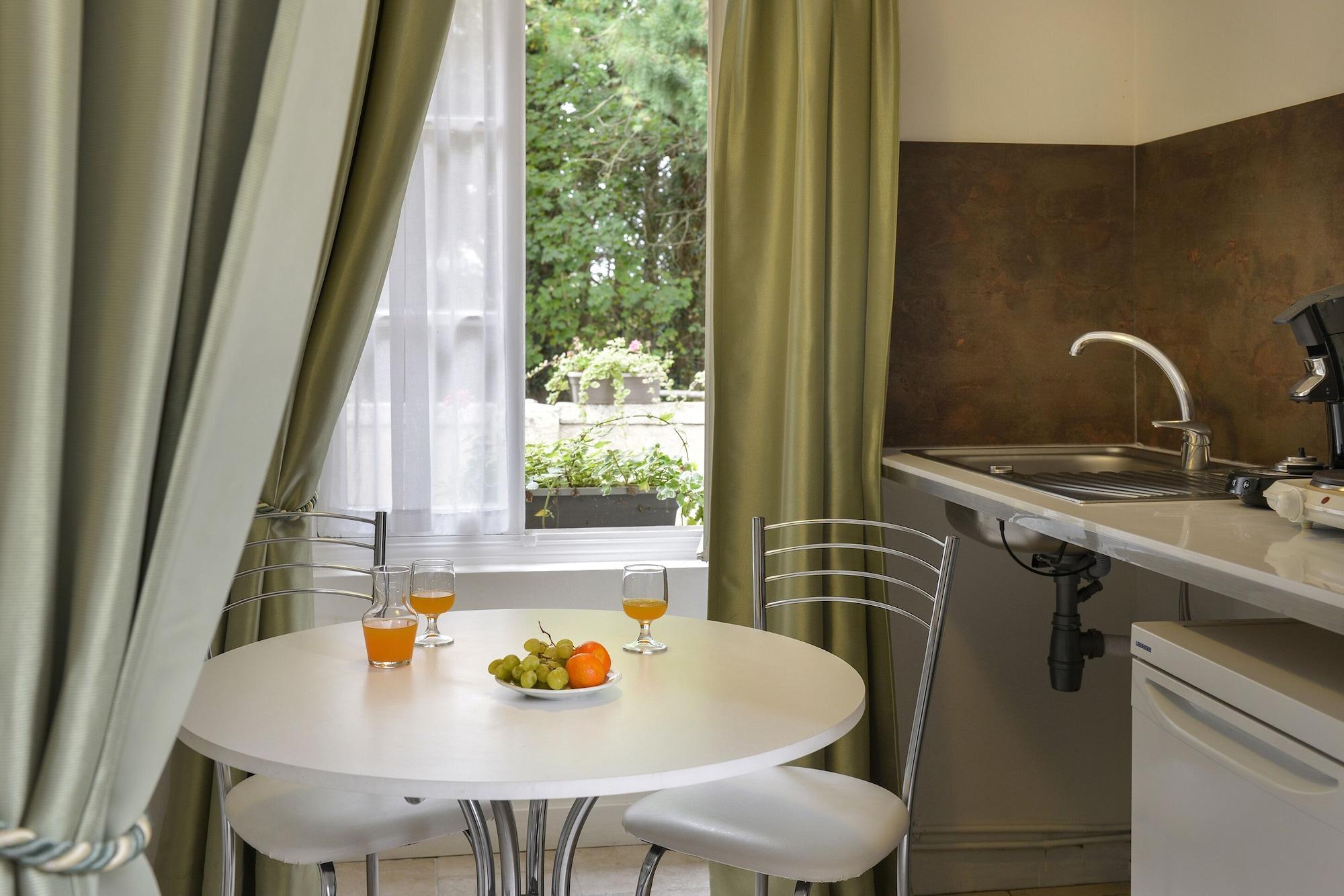 Logis Manoir De La Giraudiere Beaumont-en-Véron Zewnętrze zdjęcie