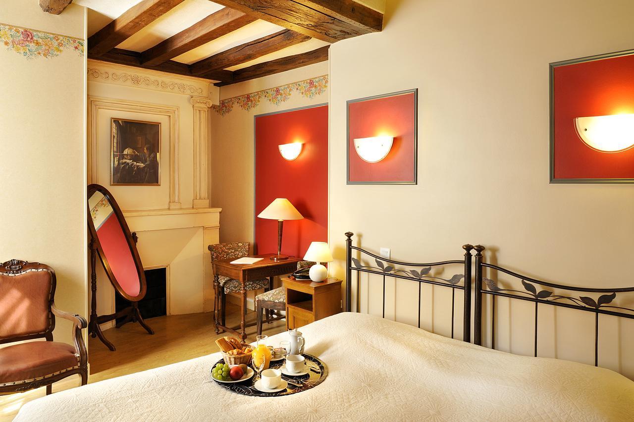 Logis Manoir De La Giraudiere Beaumont-en-Véron Zewnętrze zdjęcie