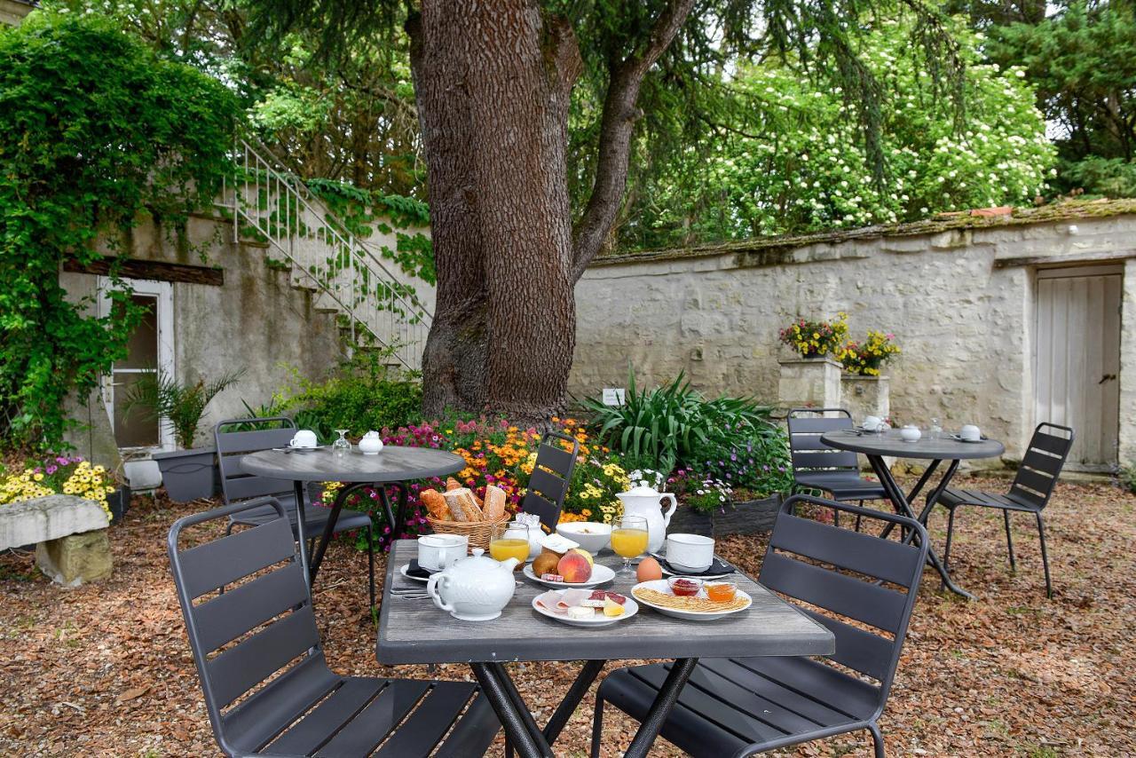 Logis Manoir De La Giraudiere Beaumont-en-Véron Zewnętrze zdjęcie