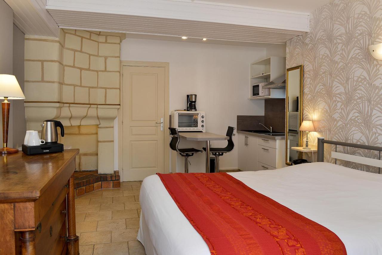 Logis Manoir De La Giraudiere Beaumont-en-Véron Zewnętrze zdjęcie