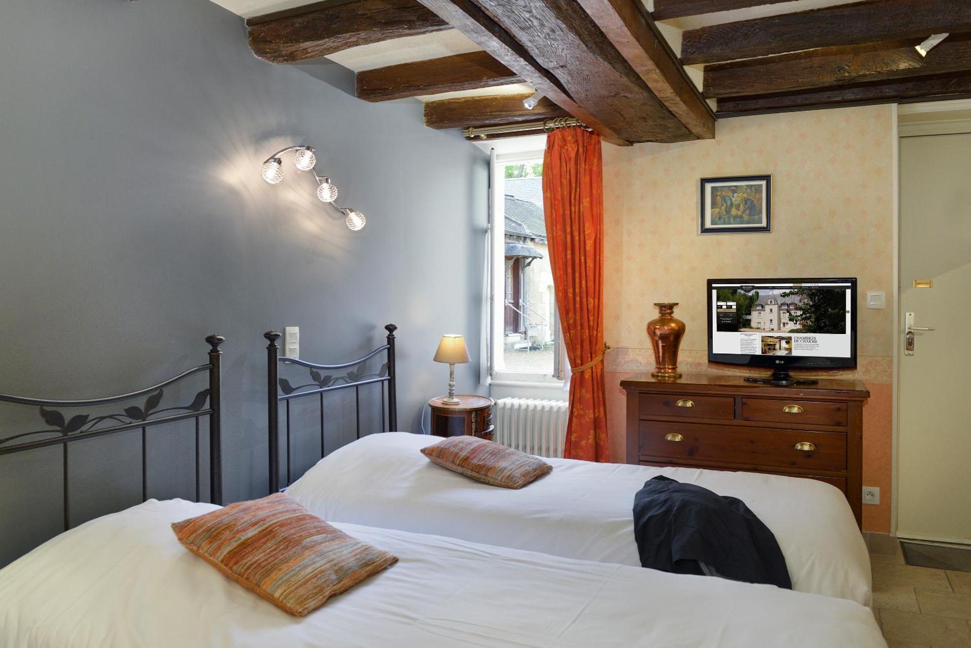 Logis Manoir De La Giraudiere Beaumont-en-Véron Zewnętrze zdjęcie