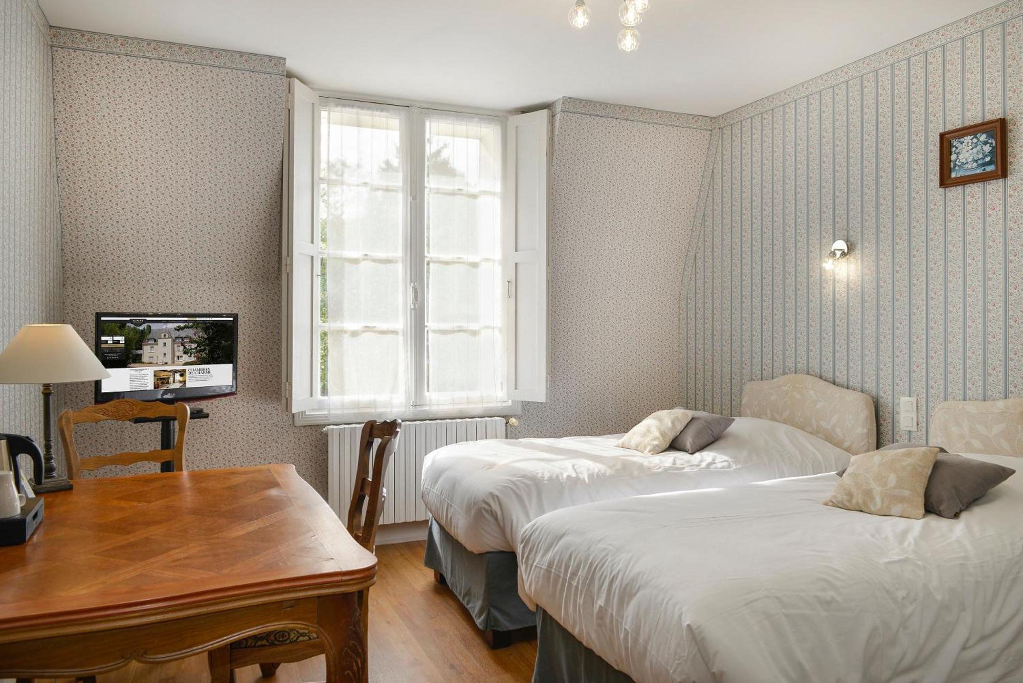 Logis Manoir De La Giraudiere Beaumont-en-Véron Zewnętrze zdjęcie